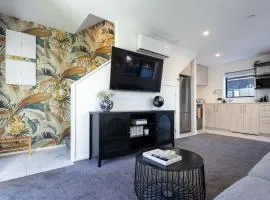 Front Row Loft - Designer Stay, Stadium & CBD