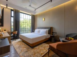 Saltstayz Premier - Noida, Near Sector 18 Metro station, hotel i Noida