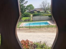 La ferme de Rapan Pérouges、ペルージュのホテル