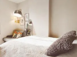 PARIS AUTHENTIC HOUSE Small, bright and calm studio