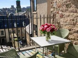 New Royal Mile Apartment with Balcony and Stunning Views Top Floor No Lift