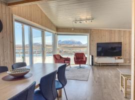 Spectacular Waterfront Fishermans Cabin - Rorbu، فندق في Gravdal