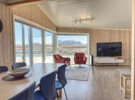 Spectacular Waterfront Fishermans Cabin - Rorbu