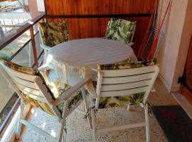 Cozy apartment, khách sạn ở Dhílesi