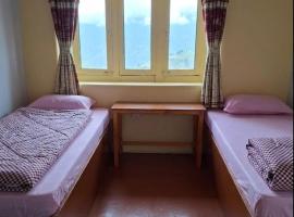 Fast food, hotell i Lukla