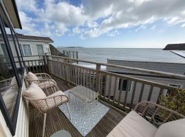 Wake Up by the Sea at Lydstep Beach, hotel sa Tenby
