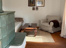 Neu! Ferienhaus Melita mit Terrasse, hotel i Harbach