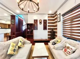Central 4BR & Sunset Rooftop - Pearl Home