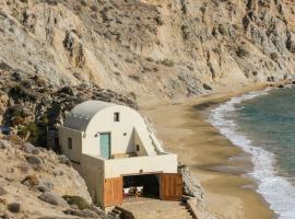 The Boat House by the sea, hotel a Anafi