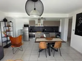 Face au Jura, appartement neuf 70m2, à 10 minutes de Genève pour 1 à 6 personnes