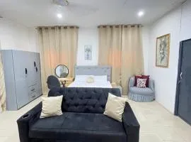 Comfy 1-Bedroom Apartment on a traffic Free St