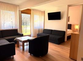 Ferienwohnung Alpenspaß Inzell mit Terrasse & Chiemgau Karte, khách sạn ở Inzell