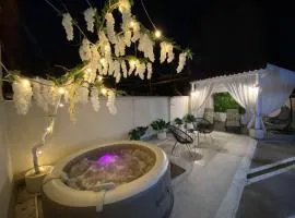 Casa Denis la 50m de Castel!
