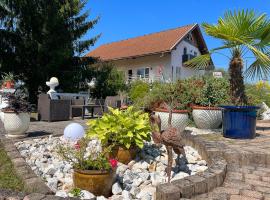 Pension Schwalbennest, hotel i Srejach