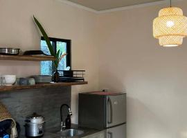 Newly Built 2BR House in the heart of General Luna, hotel a Catagnan