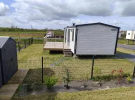mobil home Num 14 , se situant dans un parc de résidence de loisir proche de la mer