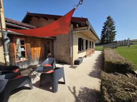 Gîtes La Randonnée et Là-Haut, hotel a Les Fourgs