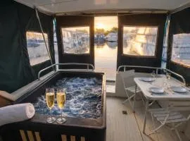 Escapade en Bateau terrasse mini spa option payante