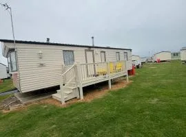 Family Caravan Clacton-on-Sea Sleeps 6 Near Beach