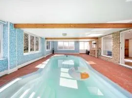 Thetford Retreat with pool, Jacuzzi, parking, Wi-Fi