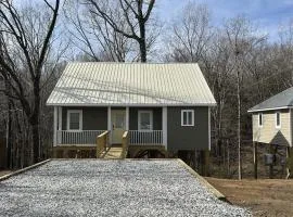 Trailside 2BR Cottage Walk Downtown Greenfront