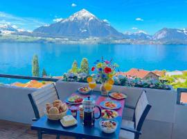 Lake Thun Alps Scenic Views and Concierge by SwissHut: Merligen şehrinde bir otel