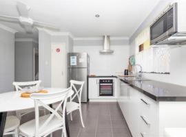 Ocean Beach Chalet 18, hotell i Jurien Bay