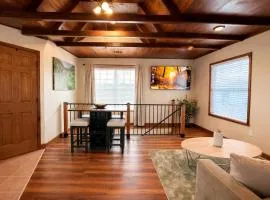 Sunlit Loft, Near GSP and Private Entry