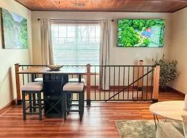 Sunlit Loft, Near GSP and Private Entry