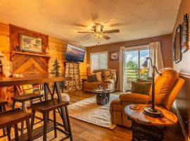 Smoky Get Together 2BR condo pools wifi, hotel a Gatlinburg