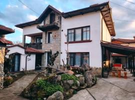 Къща за гости Бащин дом, מלון באפרילצי