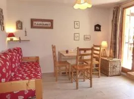 Charmant appart rénové 4 pers, balcon sud, plein centre, proche ski et piscine! - FR-1-342-187