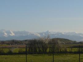 Logement Chis 65 avec vue sur le Pic du Midi, hotel v destinácii Chis