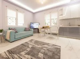 Modern fully-equipped house, 5 min walk from metro