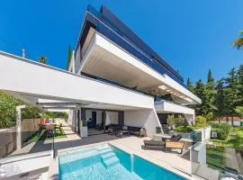 BEACHFRONT ESCAPE apartment with private pool