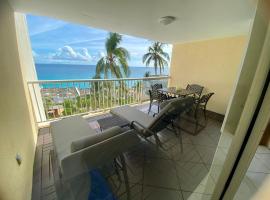 Oceanview large studio, pool, walk to Mullet Bay, Cupecoy Beach, walk to dining, free parking, hotel em Cupecoy