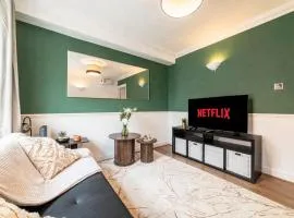 Chester House - 3 BDR House with Free Parking - Sleeps 8