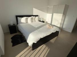 Spacious Apartment 1BR with Sofa bed near Atomium, Expo 12 and ING Arena, hotell i Wemmel