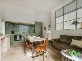 Olive Art Get Away-Walk to Buda Eye & Fashion Street