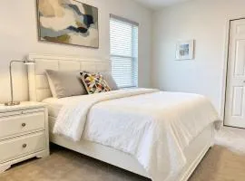 Bright Suite Room with Private Bath Near Disney- Pool-Resort Community