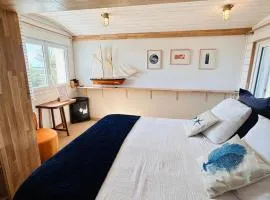 "La Cabine" côté mer et côté jardin à la VILLA PLEIN VENT