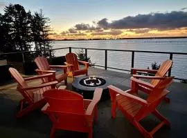 Impressive home with water view 2 large decks 2 living rooms & 2 master ensuites - 1 dog allowed!