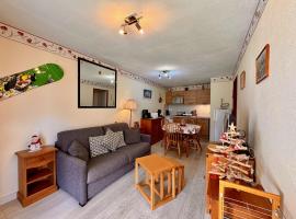 Charmant logement de plain-pied avec Piscine, hotel a Loudenvielle