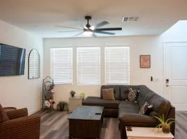 Modern 2BR Townhouse Near Water St & Vegas