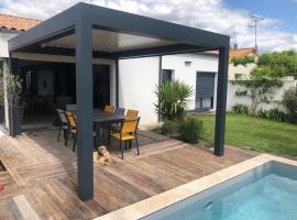 Villa d Architecte Moderne spa et piscine, hotel i Niort