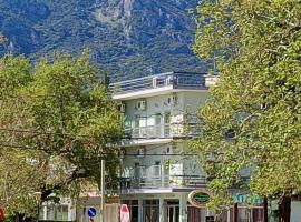 Ermis, ξενοδοχείο στα Λουτρά Υπάτης