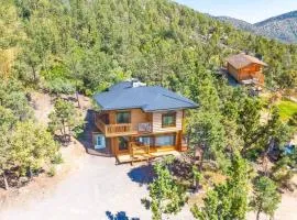Adventure Hideaway I 4BR Cabin with Mountain Charm