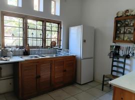 Natalie's Garden Cottage,, hotel a McGregor