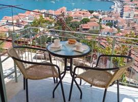 Perioptron Guesthouse Ithaca: Vathi şehrinde bir otel