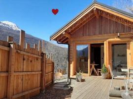 Petit chalet indépendant 2 pers "La cabane de Jean ", hotel i Briançon